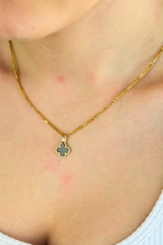 Złota zawieszka kwiatek z onyksem 585  Damska i dziecięca (4).jpg